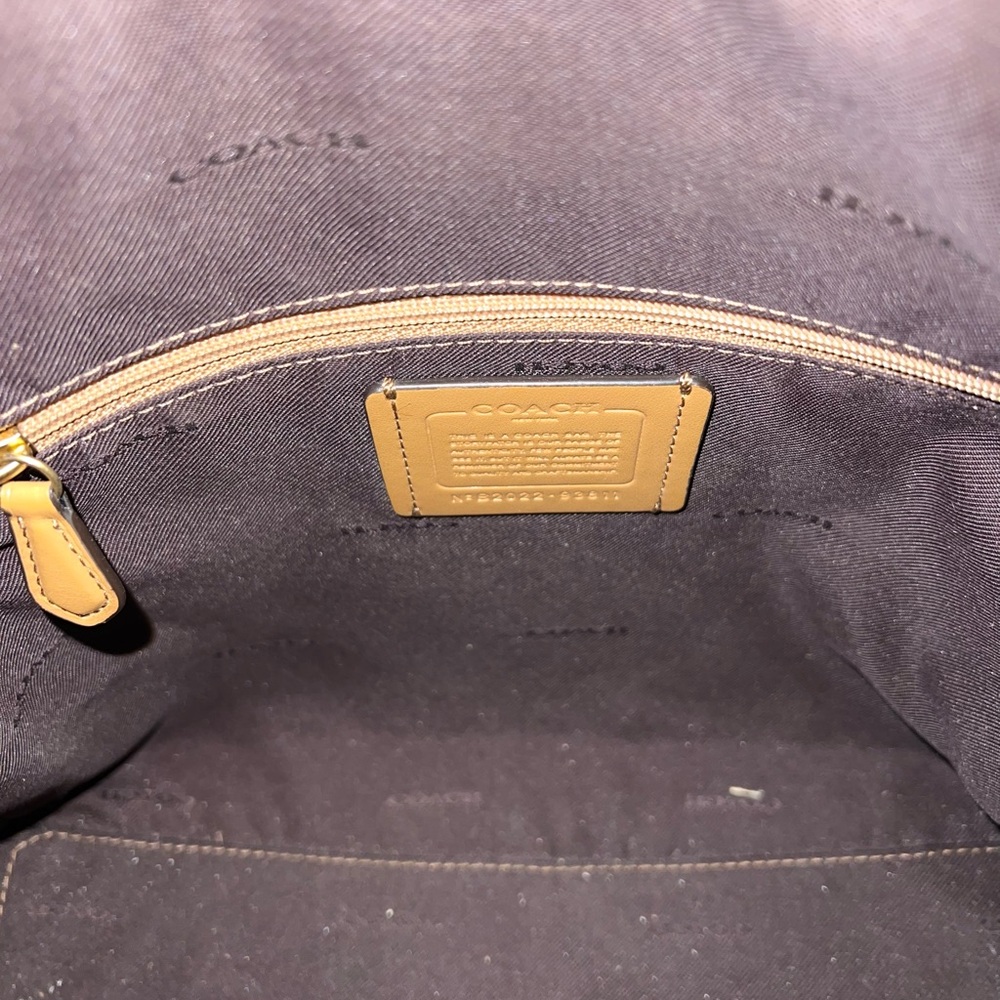Coach Cream Leather Shay Shoulder Bag - Picture 6 of 9
